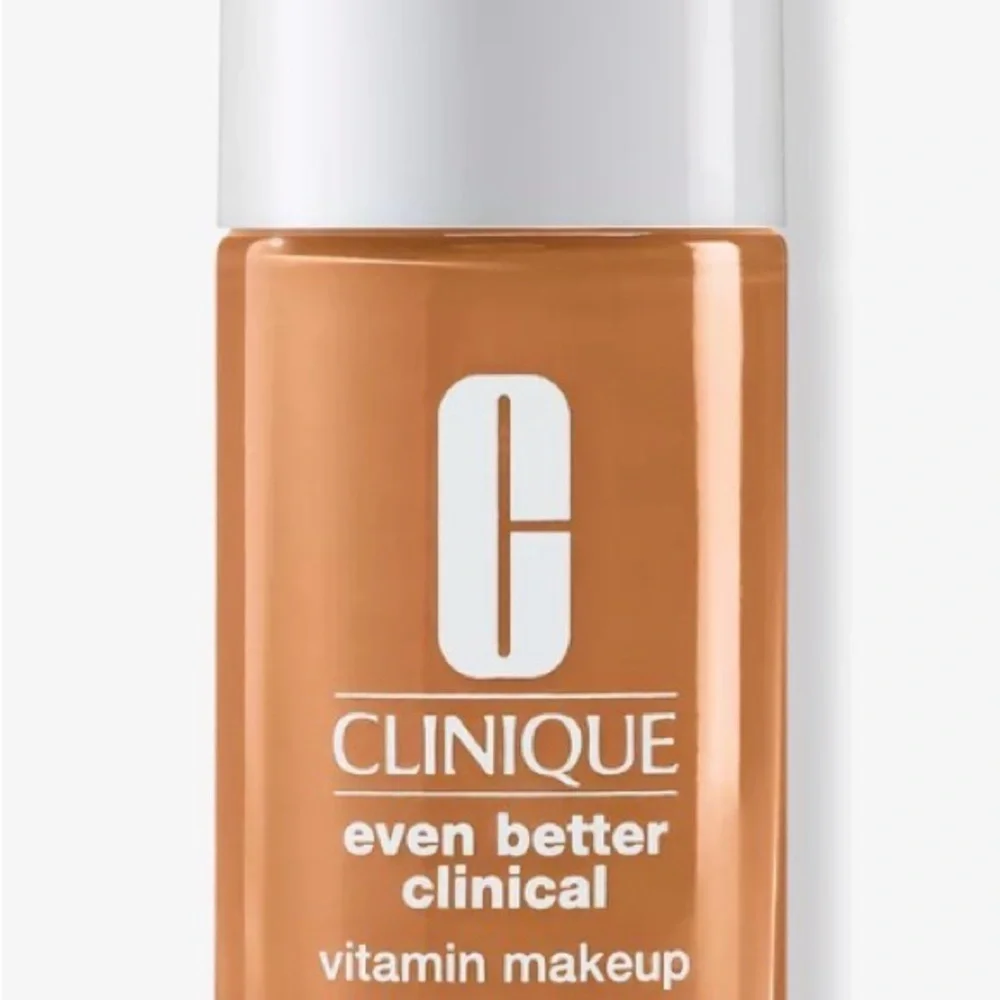 Clinique Even Better Clinical Vitamin Makeup - Medium Warm 2 - Picture 1 of 2